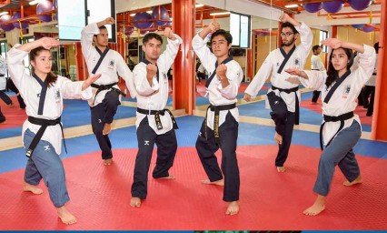 Brillan taekwondo&iacute;nes de Udlap en M&eacute;xico