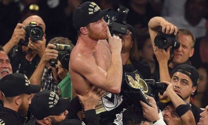 Firma Canelo contrato hist&oacute;rico