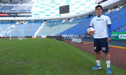 Entrevista a Vladimir Loro&ntilde;a, defensor de Club Puebla