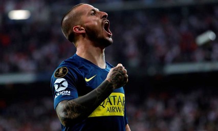 Benedetto adelanta a Boca Juniors al descanso