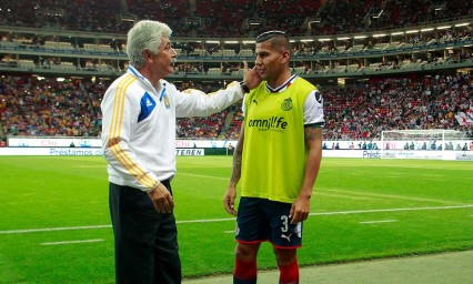 Chivas anuncia la salida de Carlos Salcido