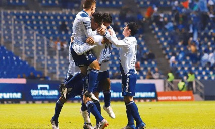 Buscar&aacute; Club Puebla su primera victoria ante Tiburones 