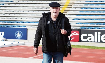 Manuel Lapuente, en contra de naturalizados