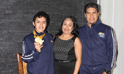 Apoyan a joven karateca para competir en Jap&oacute;n