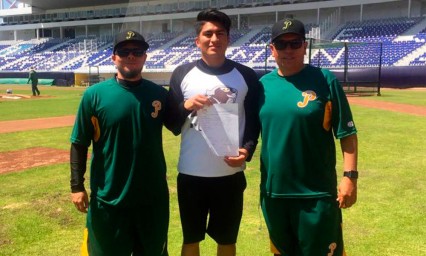 Firma poblano con Pericos