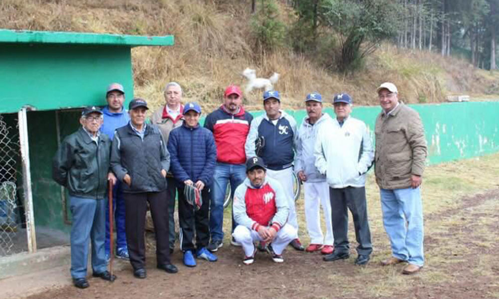 Celebran en Zacatlán un centenario de béisbol en México