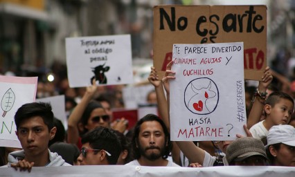 Marchan contra corridas de toros en Puebla