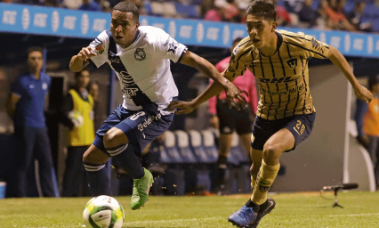 Sue&ntilde;an con liguilla; Club Puebla vence al Pumas