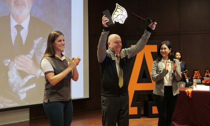 Manuel Lapuente clausura el Interprepas An&aacute;huac&nbsp;