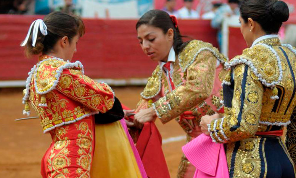 Karla de los Ángeles regresa a torear a su plaza