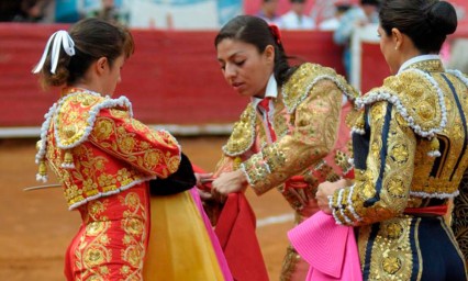 Karla de los &Aacute;ngeles regresa a torear a su plaza