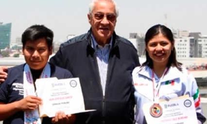 Entregan reconocimientos a ganadores ol&iacute;mpicos de Karate