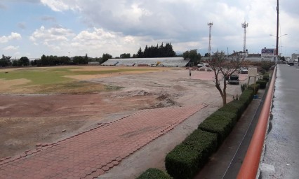 Pista y cancha de futbol, sin funcionar en Texmelucan 