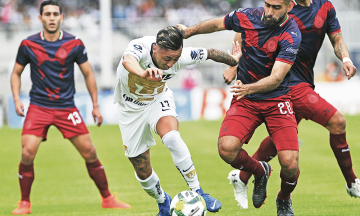 Vencen los Pumas a las Chivas y siguen vivos