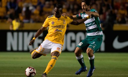 Golea Tigres a Santos y pone un pie en la final