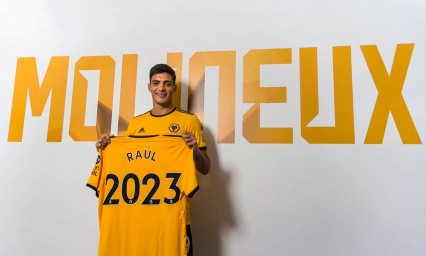 Raul Jim&eacute;nez, lobo hasta 2023