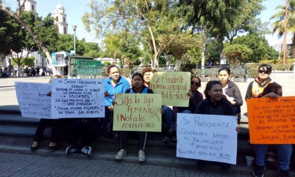 Se manifiestan basquetbolistas en Tehuac&aacute;n 