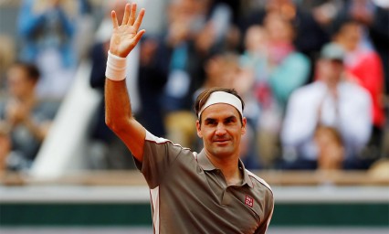 Federer regresa con triunfo al Roland Garros