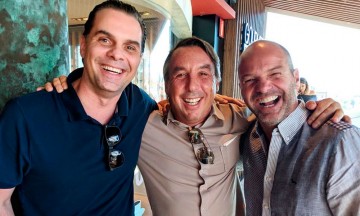 Luis Garc&iacute;a, Cristian Martinoli y Emilio Azc&aacute;rraga posan juntos