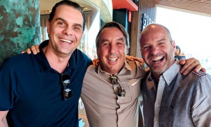 Luis Garc&iacute;a, Cristian Martinoli y Emilio Azc&aacute;rraga posan juntos