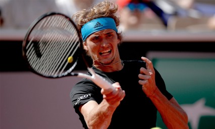 Zverev vence a Lajovic y avanza