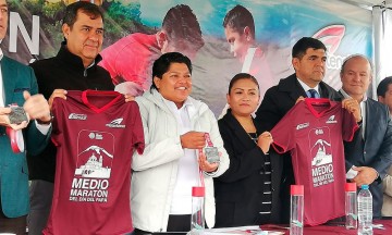 Presentan la playera del Medio Marat&oacute;n