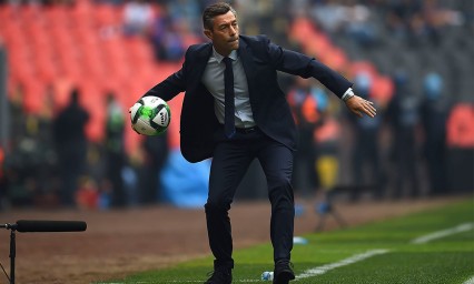 Caixinha define su plantilla