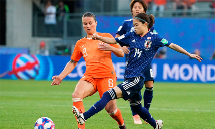 Lieke Martens lleva a Holanda a la siguiente ronda