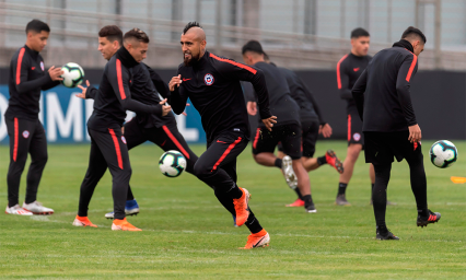 Chile, con plantel completo ante los peruanos