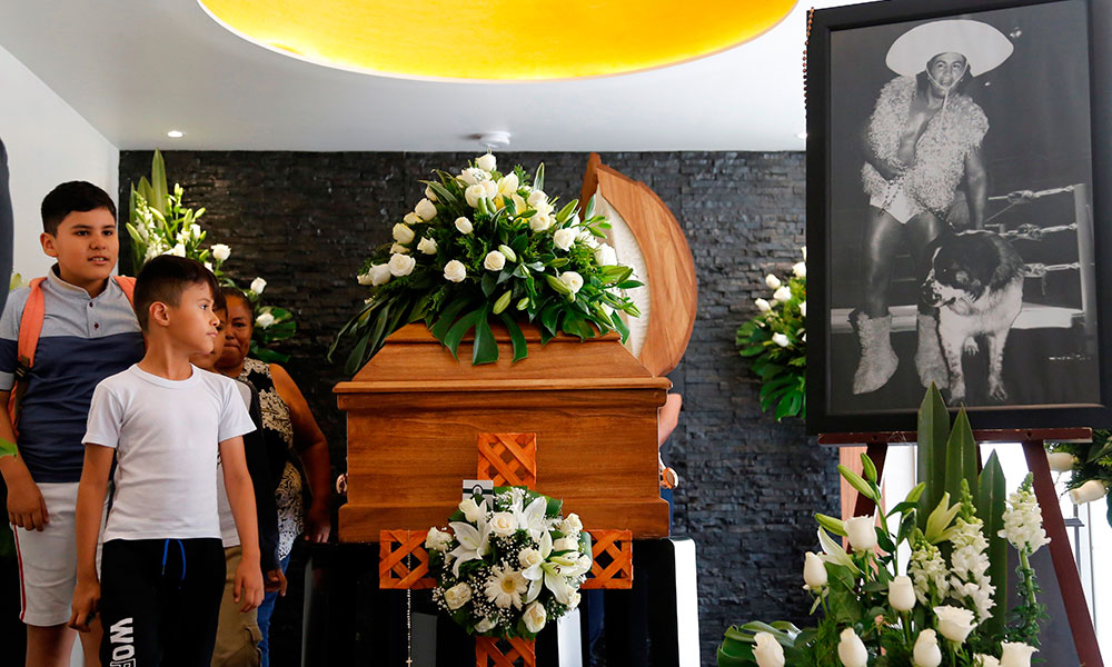 El Perro Aguayo, el ídolo de la lucha vencido por la tristeza