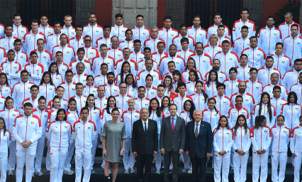 Abanderan AMLO y Guevara a atletas&nbsp;panamericanos