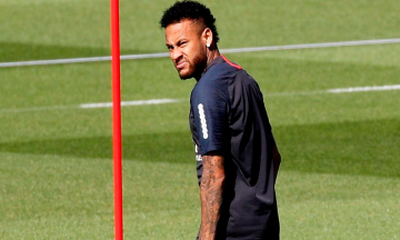 Neymar se aleja del Barcelona