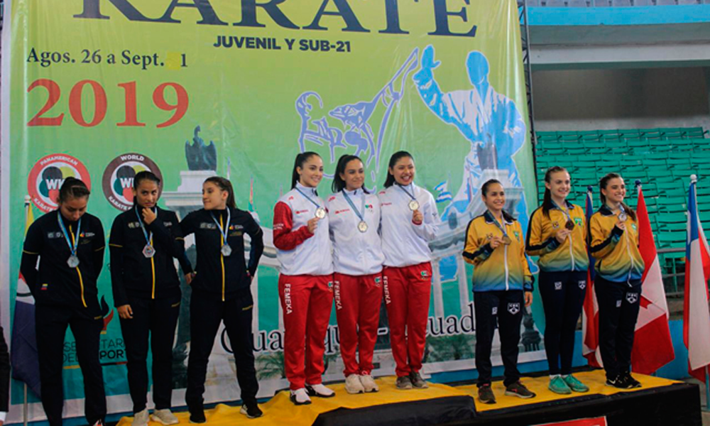 Victoria Cruz, oro en kata por equipo en Ecuador