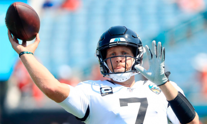 Se lesiona Nick Foles, mariscal de los Jaguars