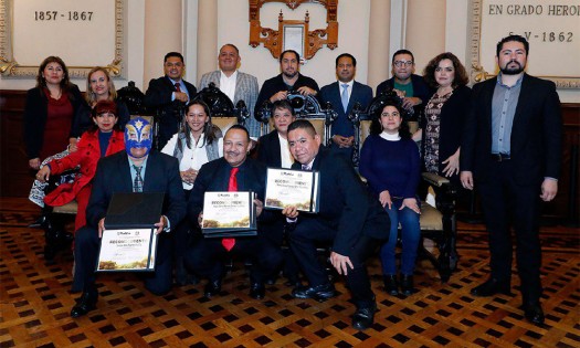 Reconoce Ayuntamiento a luchadores poblanos