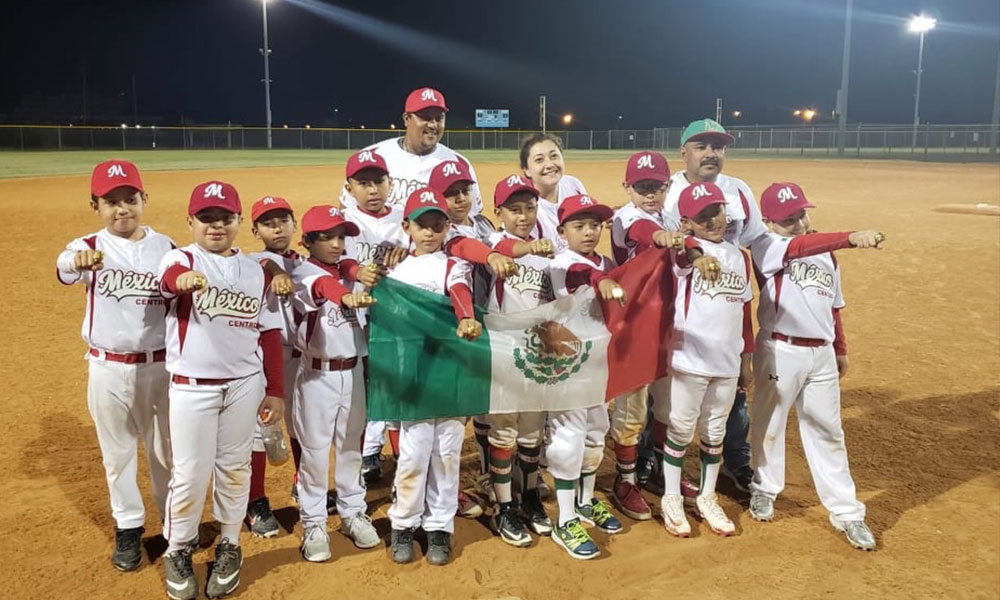 Ganan niños de Izúcar torneo de béisbol en Texas