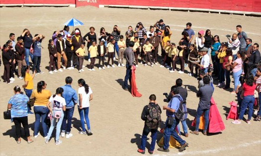 Jerónimo y Silveti conviven con niños poblanos en El Relicario