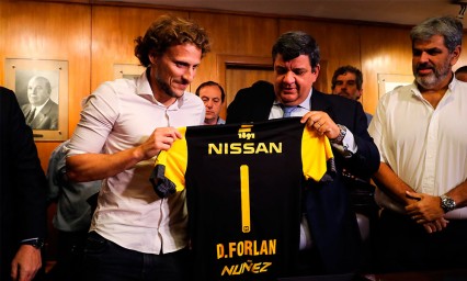 Con goles, m&uacute;sica y amigos, se despidi&oacute; Diego Forl&aacute;n
