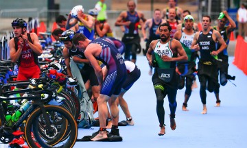 Atletas se alistan el Mundial de Triatl&oacute;n 2020