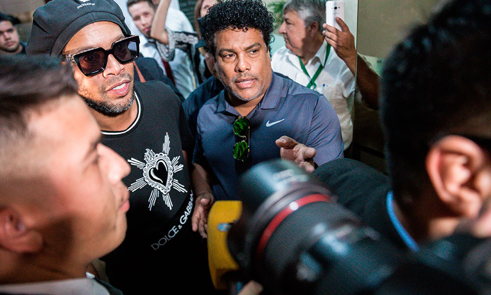 Ronaldinho sale sin cargos de la Fiscalía paraguaya