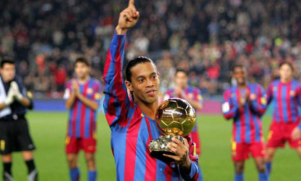 Ronaldo, Rivaldo y Roberto Carlos felicitaron a Ronaldinho
