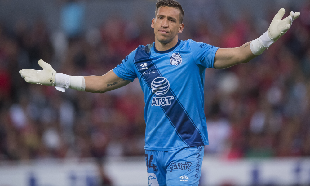 Nicolás Vikonis mostró su descontento con tuit del Club Puebla