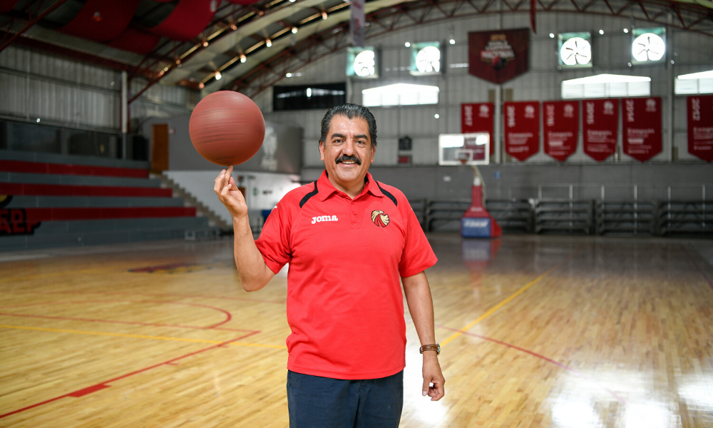 Javier Ceniceros, pasado y presente del basquetbol en la UPAEP