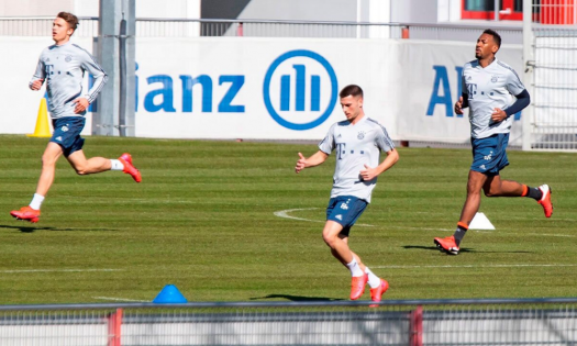 El Bayern Munich vuelve a entrenar en el campo en pequeños grupos