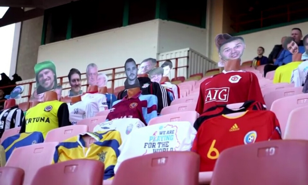 Maniquíes simulan a los aficionados en estadios de Bielorrusia 