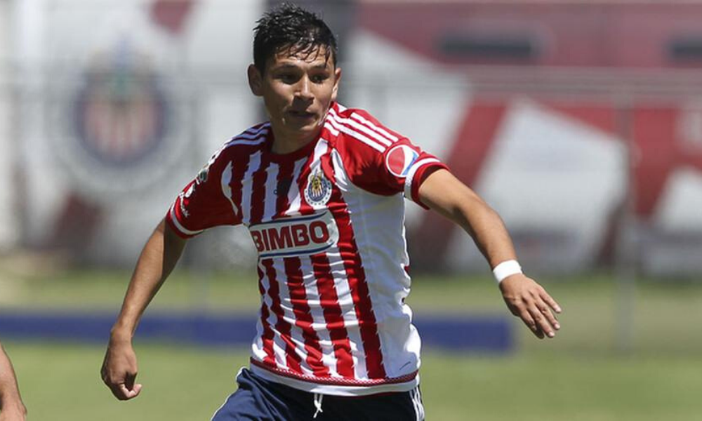 El campeón del futbol salvadorerño ficha a futbolista de Chivas