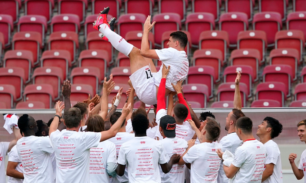 Mario Gómez se retira luego de ayudar al Stuttgart en su ascenso 