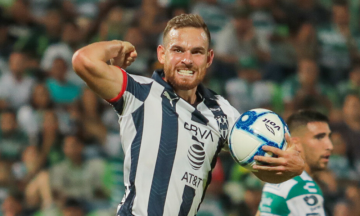 Vincent Janssen, del Monterrey, dio positivo por Covid-19