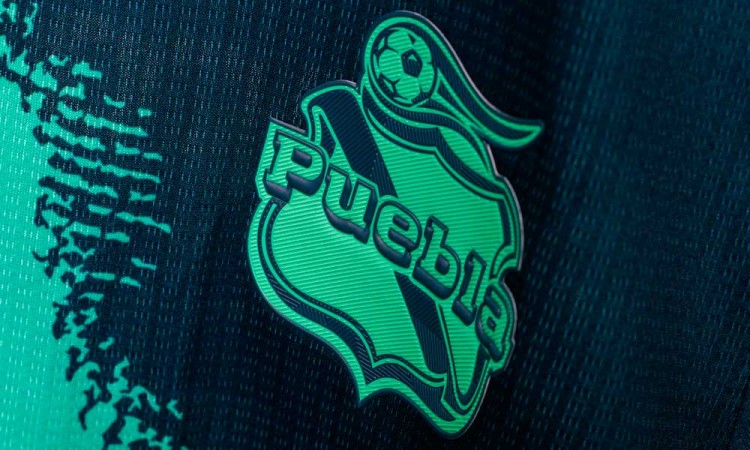 Club Puebla luce nuevo jersey para el 2020