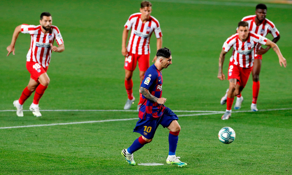 Messi llega a 700 goles en empate ante el Atleti; Herrera se quedó en la banca